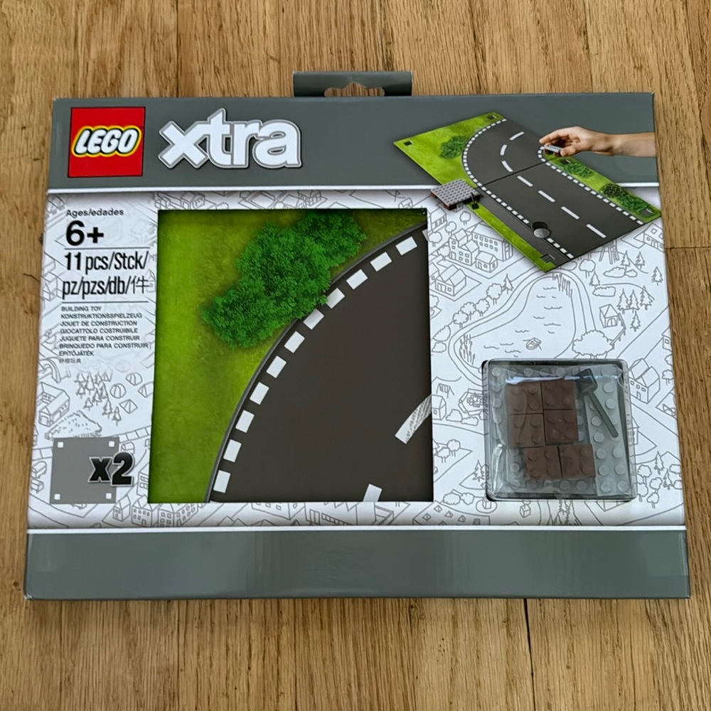BNIB Lego xtra track set